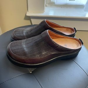 Footprints by Birkenstock Leather Clogs